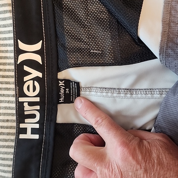Hurley Shorts - Size 34 - Picture 3 of 4